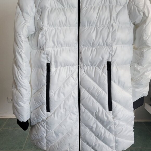 Kenneth Cole New York Women’s Lightweight White Contrast Puffer Coat (Size: M) - Picture 12 of 16